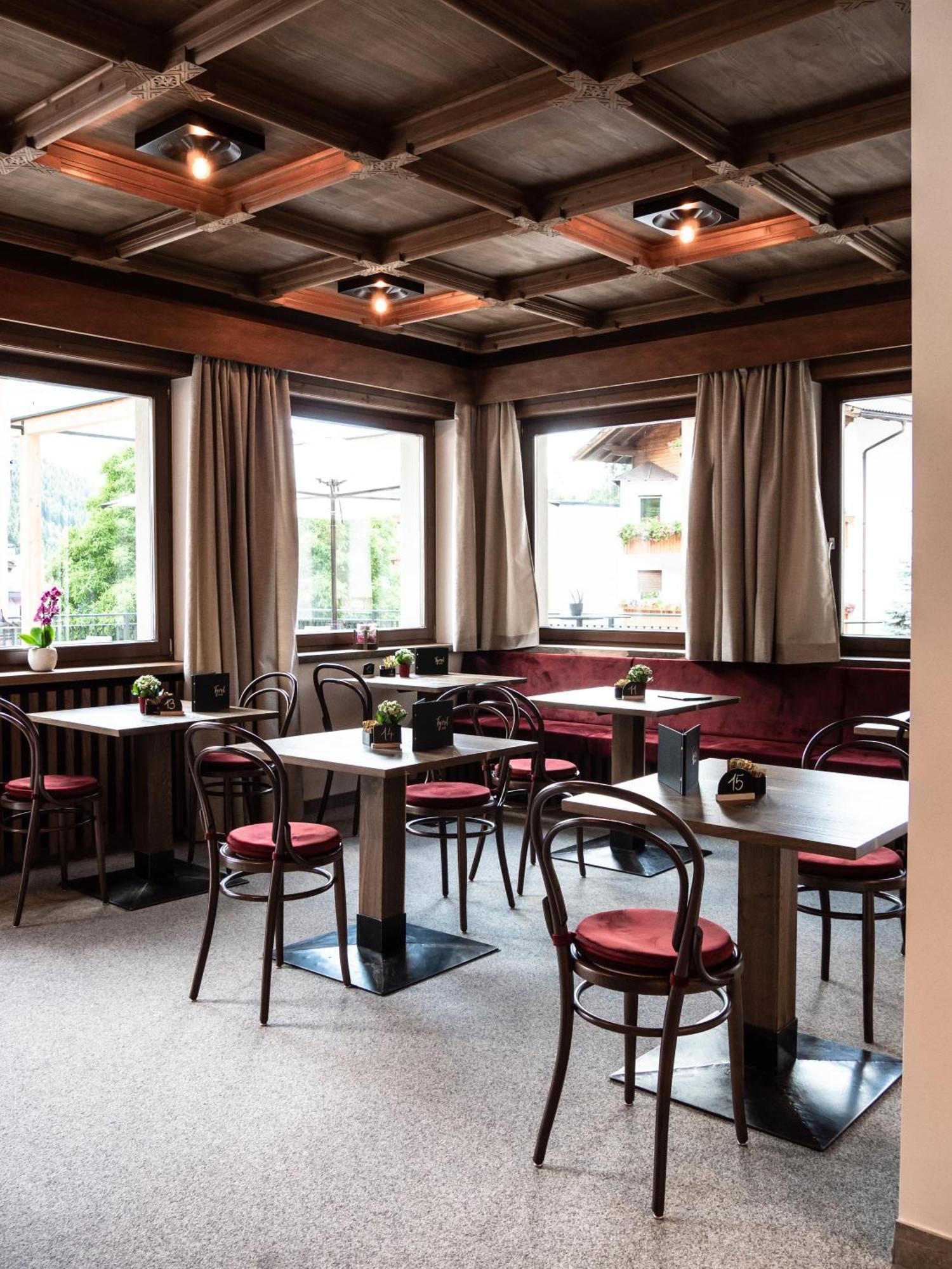 Tyrol Living & Cafe Apartment Nova Levante Bagian luar foto
